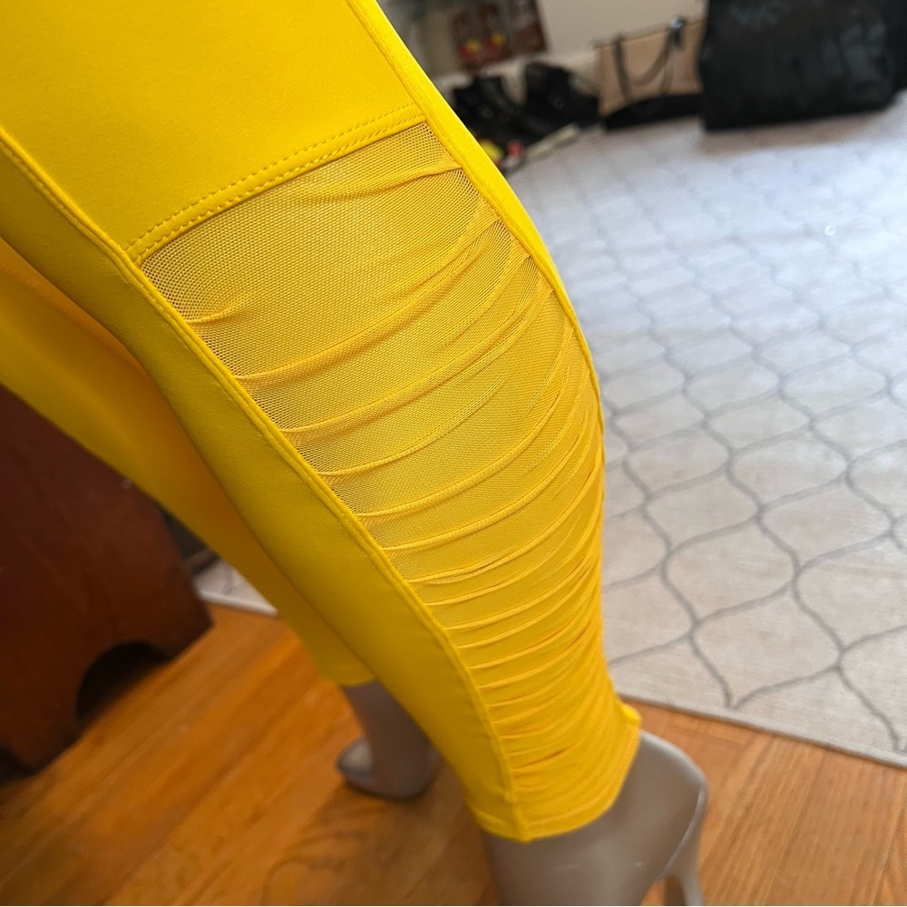 ZYIA Active Yellow Daffodil Mesh Rushed Ruffled Light N Tight Leggings Size 6-8 - Picture 5 of 9
